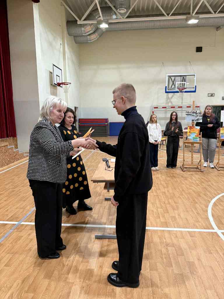 Pasaka_primenantis_pasaulis_2025_10_10