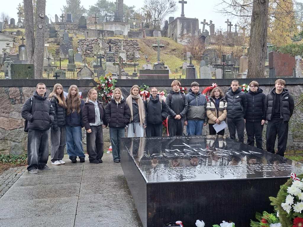 Dievas_Garbe_Tevyne_2025_11_1