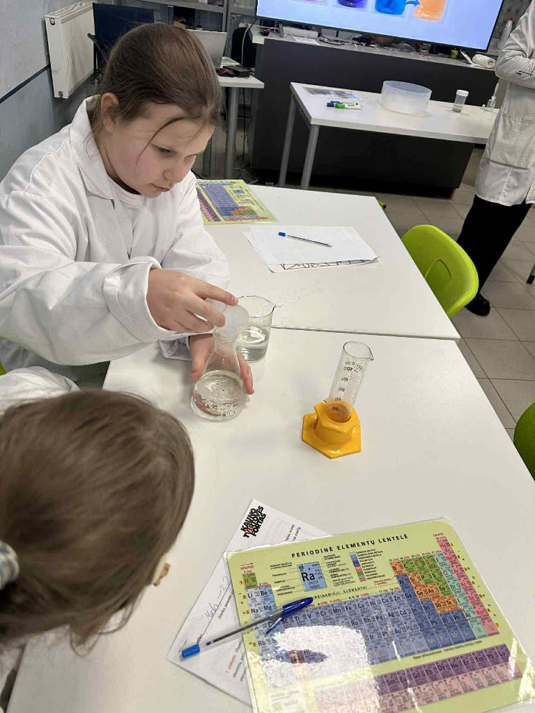 Tukstantmecio_mokyklu_2026_02_1